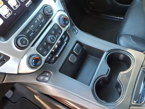 Used 2019 GMC Yukon XL SLT w/ Graphite Performance Edition image 25