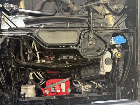 Used 2005 Ford GT RWD image 43