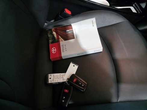 Used 2016 Toyota Prius Four Touring image 9