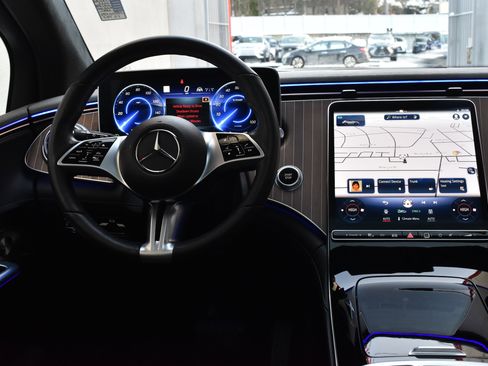 Used 2023 Mercedes-Benz EQE 500 4MATIC SUV image 29