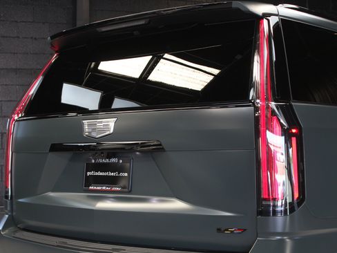 Used 2026 Cadillac Escalade V w/ LPO, ONYX Package AWD/4WD image 19