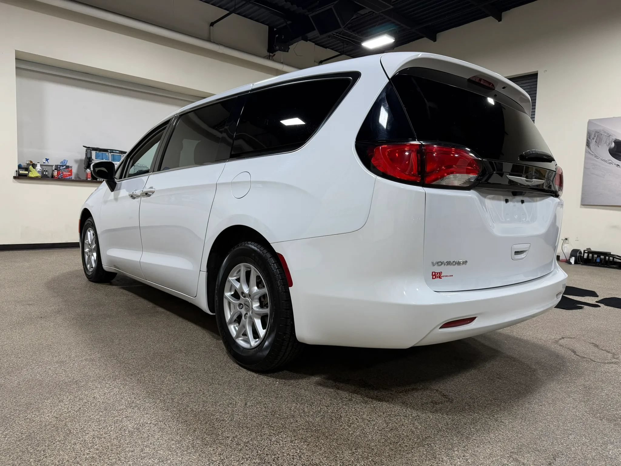 Used 2023 Chrysler Voyager LX FWD image 7