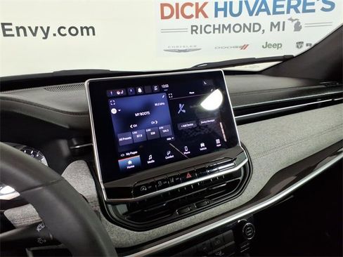 Used 2024 Jeep Compass Latitude image 23