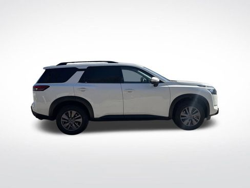 Used 2025 Nissan Pathfinder SV image 15