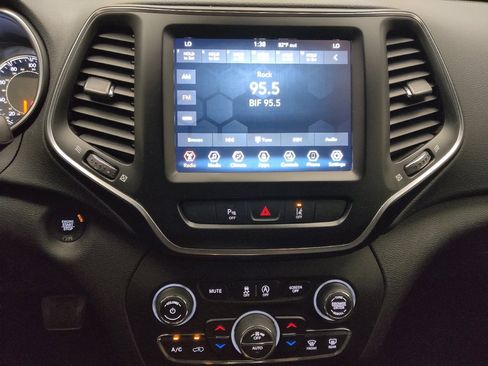 Used 2021 Jeep Cherokee Latitude Lux w/ Sun & Sound Group AWD/4WD image 25