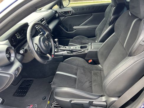 Used 2023 Toyota GR86 Premium image 16
