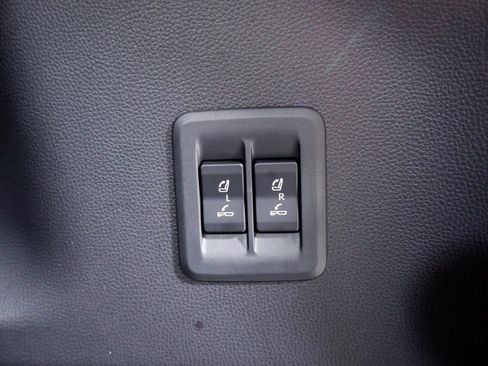 Used 2025 Lexus GX 550 w/ Accessory Package (2T) image 16