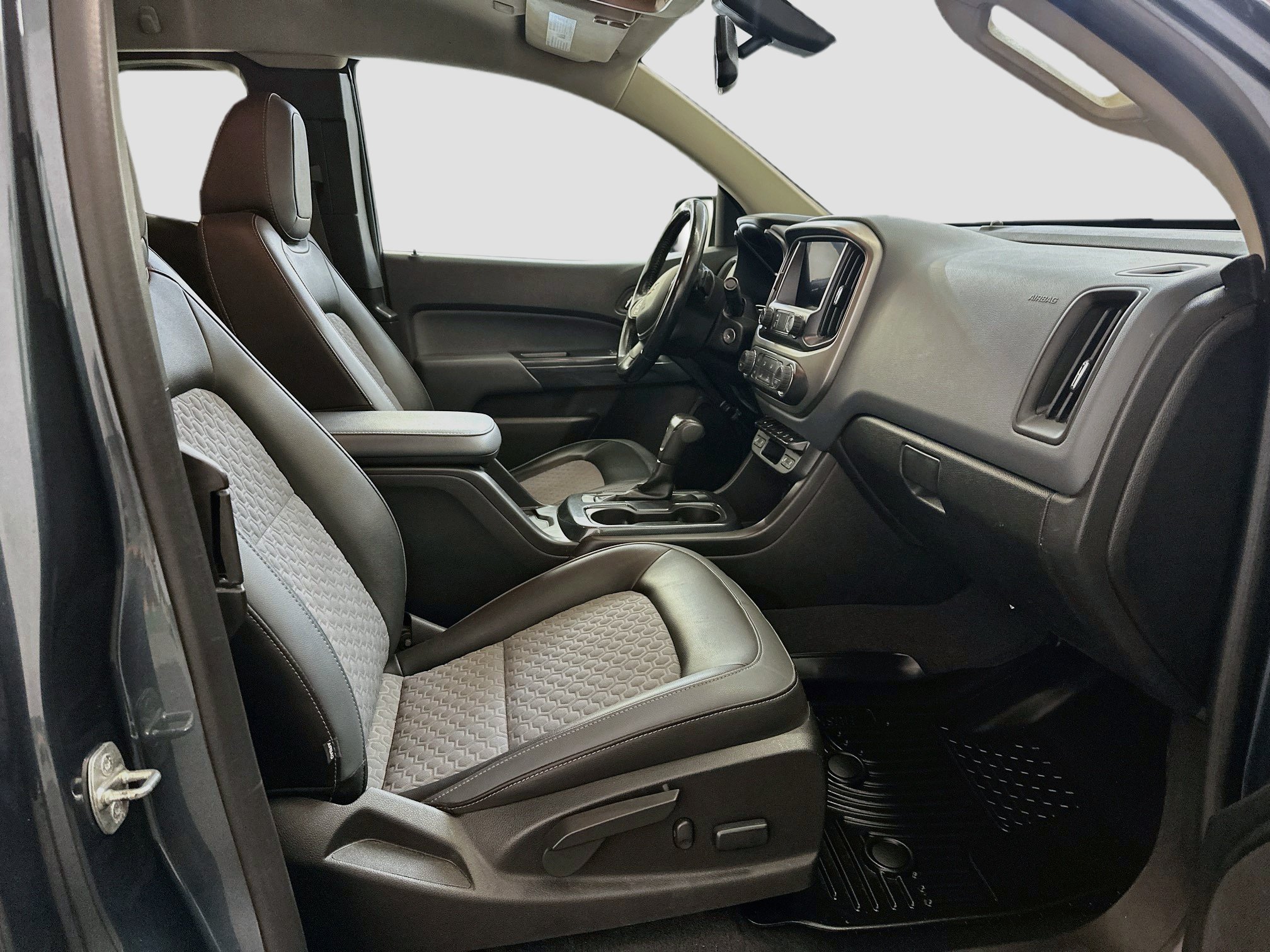 Used 2019 Chevrolet Colorado Z71 AWD/4WD image 32