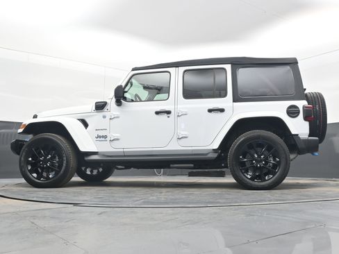 Used 2022 Jeep Wrangler Unlimited Sahara image 24
