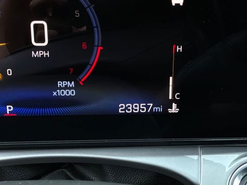 Used 2025 Chevrolet Trax LT FWD image 37