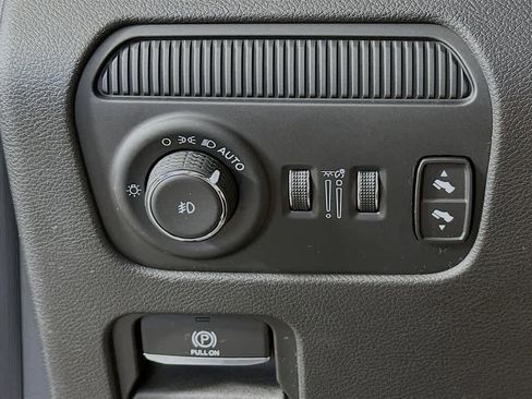 Used 2023 Jeep Wagoneer Series III w/ Preferred Equipment Group image 27