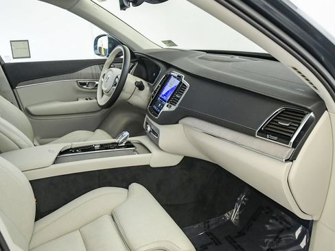 Certified 2025 Volvo XC90 T8 Ultra w/ Protection Package Premier AWD/4WD image 16