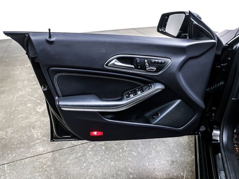 Used 2018 Mercedes-Benz CLA 250 image 21