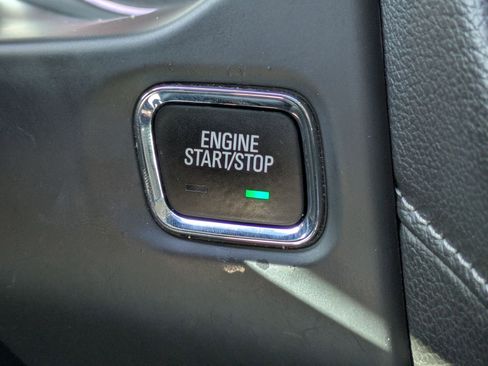 Used 2019 GMC Acadia SLT w/ LPO, Cargo Package FWD image 17