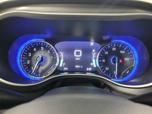 Used 2023 Chrysler Pacifica Touring-L FWD image 23