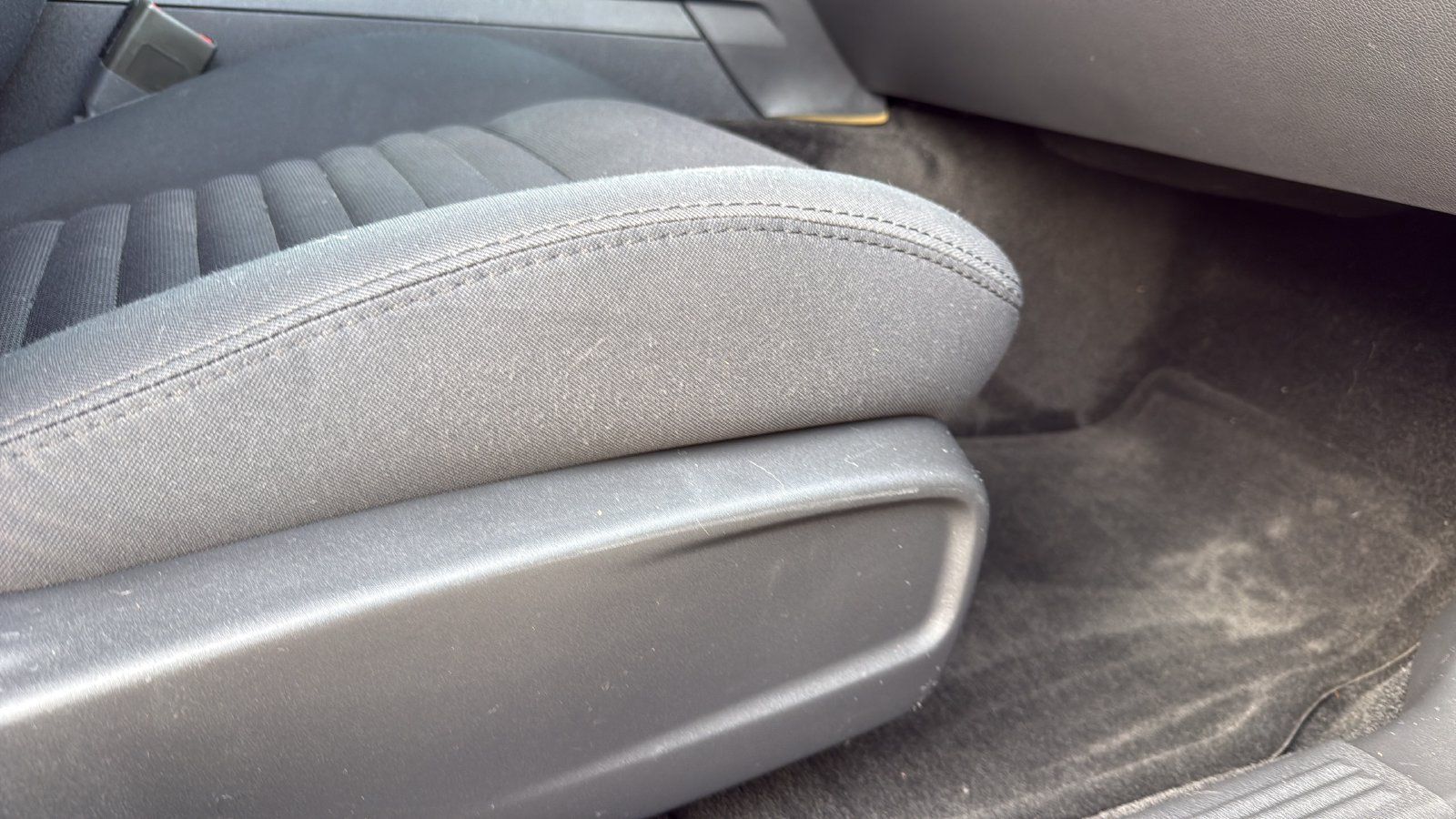 Used 2014 Dodge Challenger SXT RWD image 24