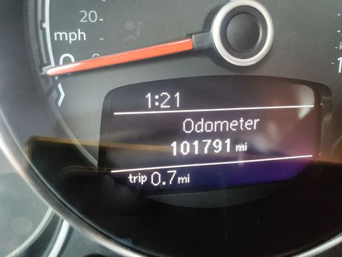 Used 2019 Volkswagen Beetle 2.0T S FWD image 41