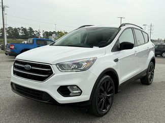 Used 2018 Ford Escape SE w/ SE Sport Appearance Package FWD video 1