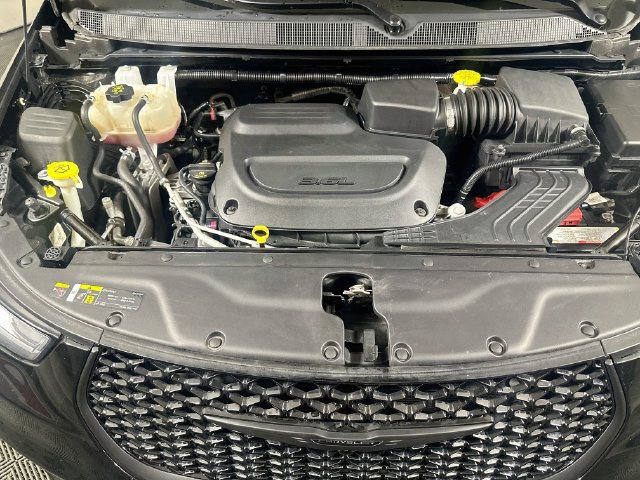 Used 2025 Chrysler Pacifica Limited FWD image 34