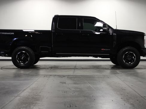 Used 2026 Ford F350 Platinum w/ Tremor Off-Road Package AWD/4WD image 3