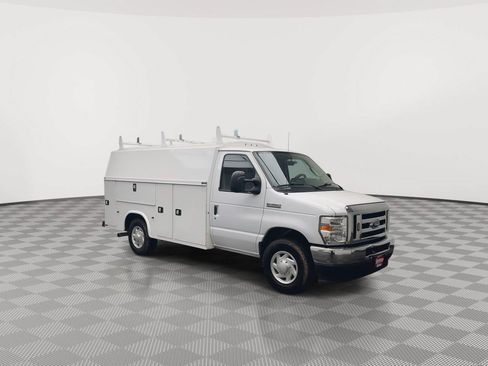 Used 2022 Ford E-350 and Econoline 350 Super Duty w/ Power Windows & Locks Group RWD image 26