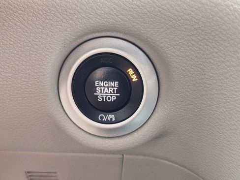 Used 2023 Chrysler Voyager LX image 23