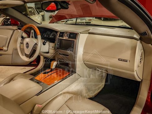 Used 2005 Cadillac XLR RWD image 86