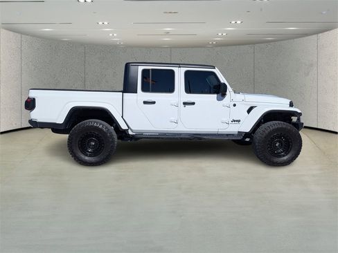 Used 2024 Jeep Gladiator Sport image 2