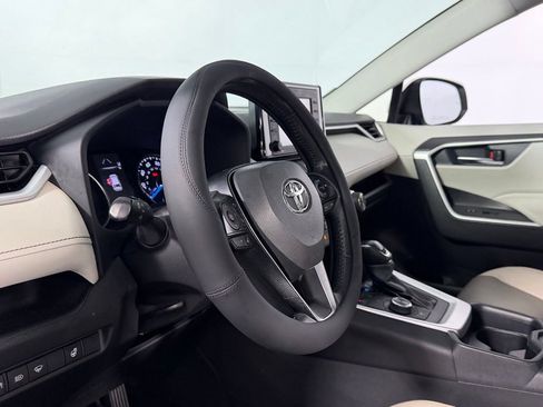 Used 2020 Toyota RAV4 XLE w/ XLE Grade Weather Package AWD/4WD image 22
