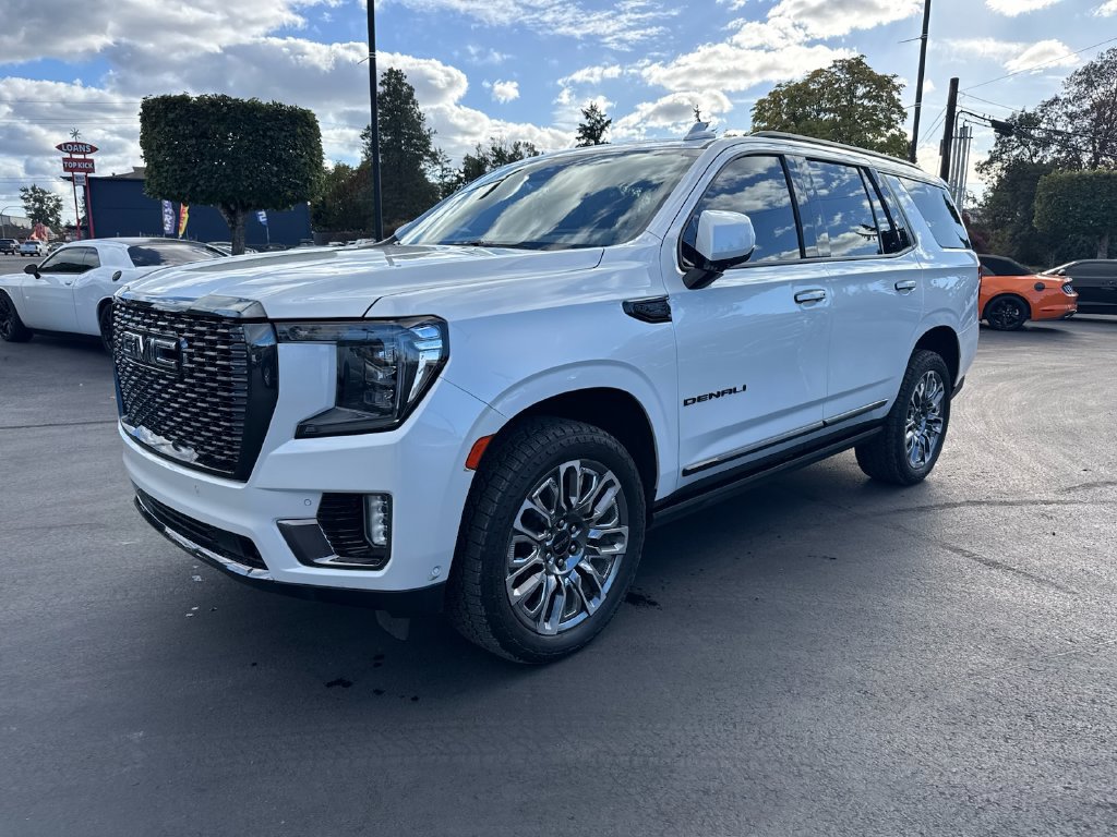 Used 2023 GMC Yukon Denali Ultimate AWD/4WD image 3