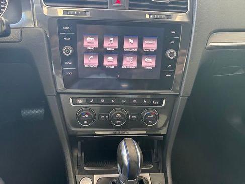 Used 2017 Volkswagen e-Golf SEL Premium image 18