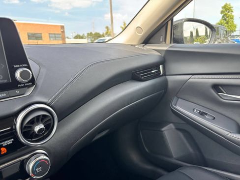 Used 2025 Nissan Sentra SV FWD image 28