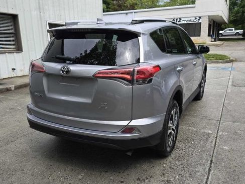 Used 2016 Toyota RAV4 LE AWD/4WD image 5