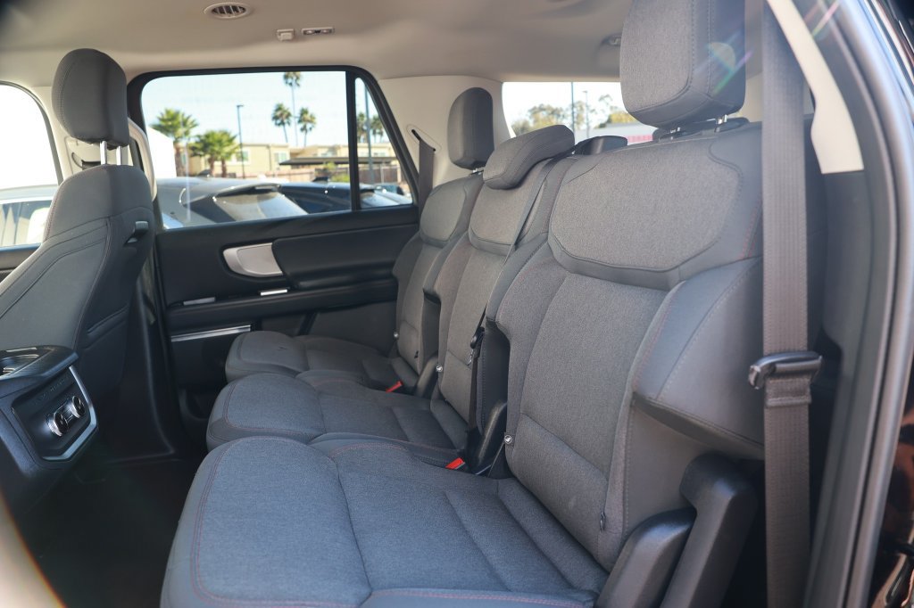 Used 2025 Ford Expedition Max Active AWD/4WD image 36