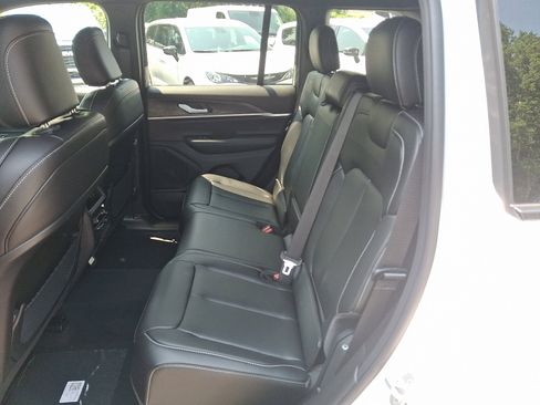 New 2025 Jeep Grand Cherokee Limited w/ Black Appearance Package image 6