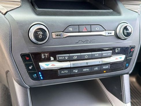 Used 2020 Ford Explorer Limited RWD image 16
