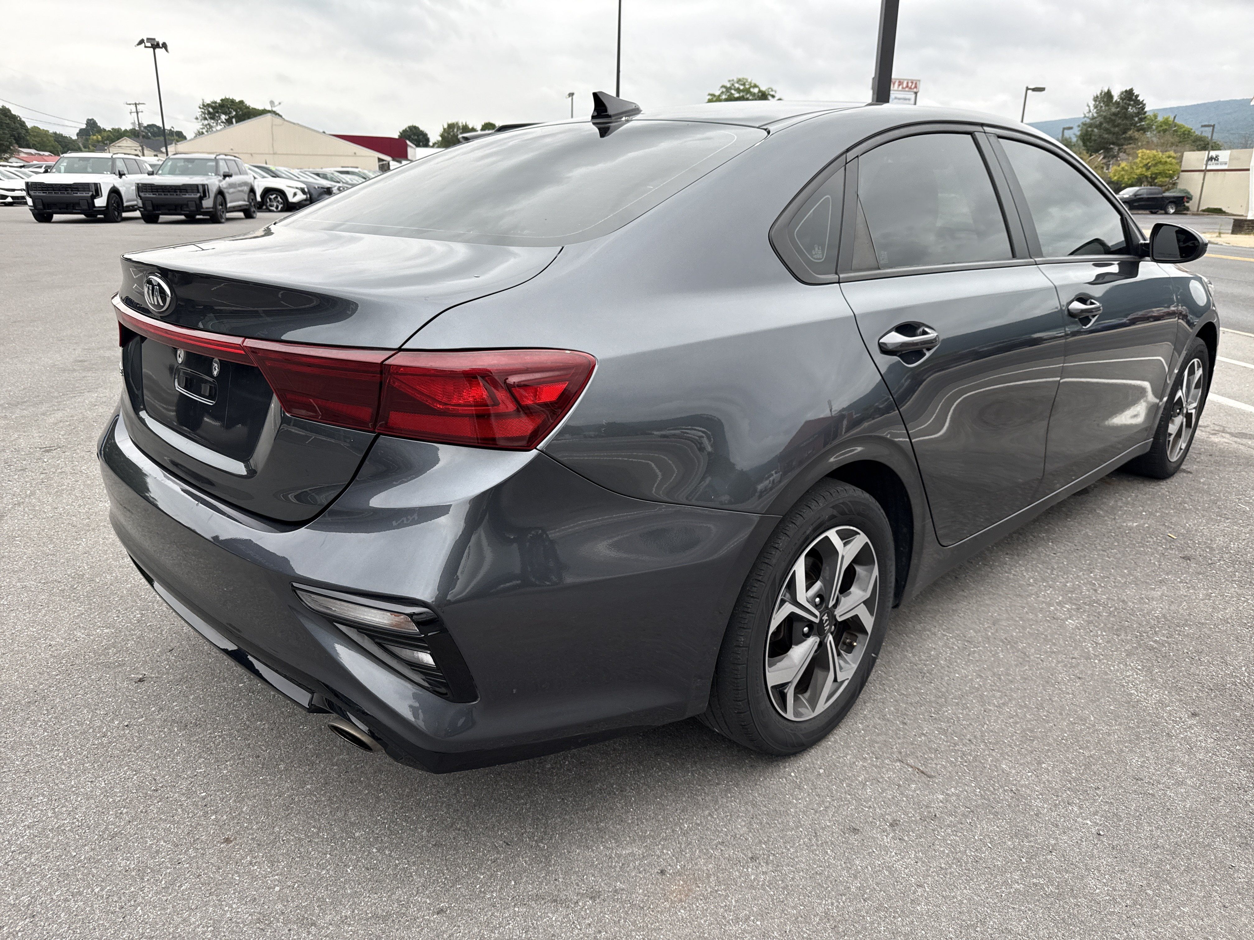 Used 2020 Kia Forte LXS FWD image 3