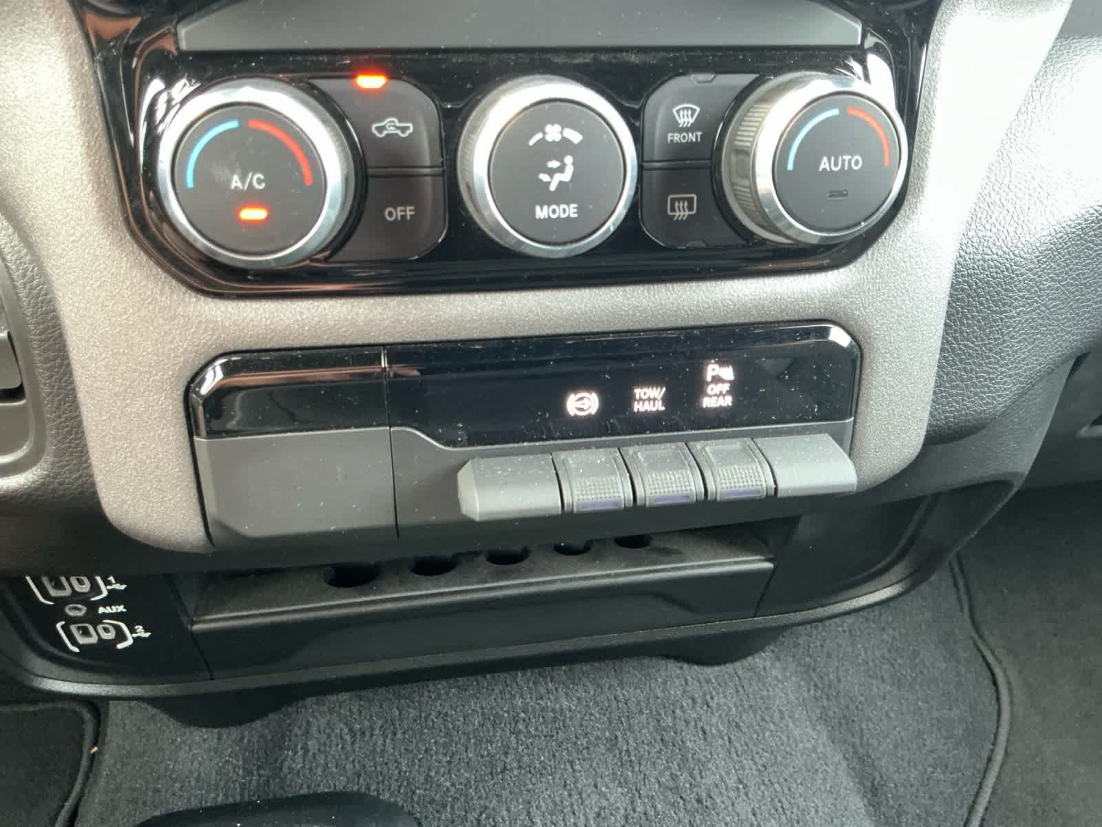 Used 2024 RAM 3500 Tradesman w/ Chrome Appearance Group AWD/4WD image 19