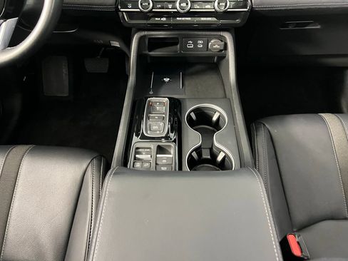 Used 2025 Honda Pilot Touring image 16