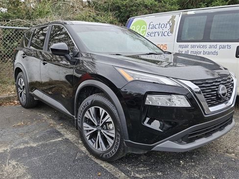 Certified 2023 Nissan Rogue SV image 3