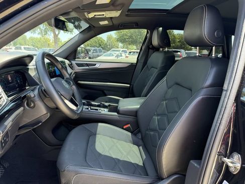 Used 2024 Volkswagen Atlas Cross Sport SE w/ Panoramic Sunroof Package FWD image 26