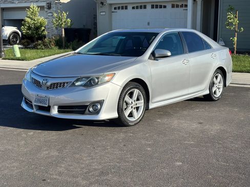 Used 2012 Toyota Camry SE FWD image 7
