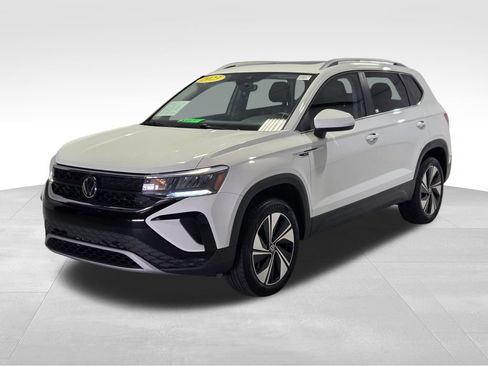 Used 2023 Volkswagen Taos SE w/ Panoramic Sunroof Package AWD/4WD image 25