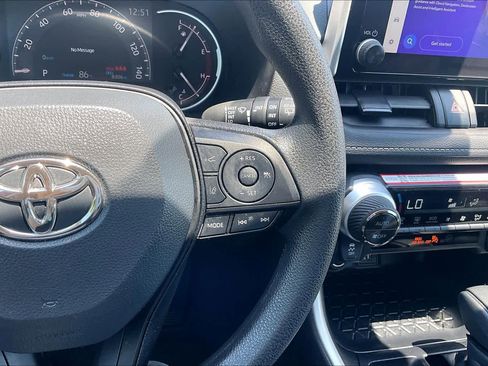 Used 2025 Toyota RAV4 XLE FWD image 24