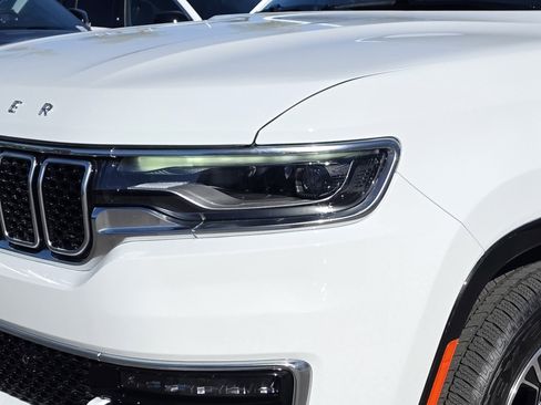 Certified 2025 Jeep Wagoneer Series II w/ 8-Passenger Seating Package image 8