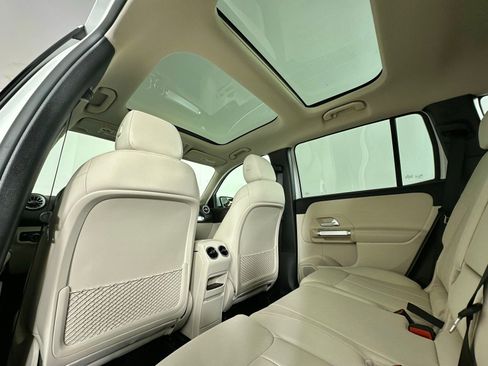 Used 2022 Mercedes-Benz GLB 250 4MATIC image 18