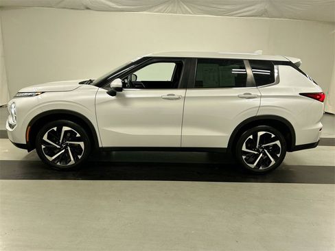 Used 2022 Mitsubishi Outlander ES image 6