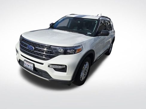 Used 2023 Ford Explorer XLT w/ Equipment Group 202A image 5