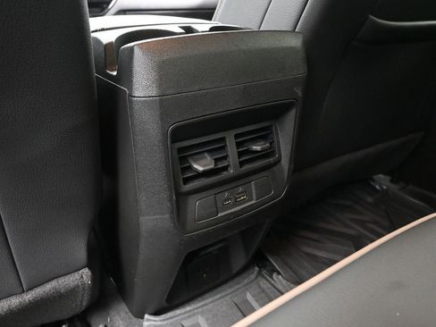 Used 2024 GMC Canyon Denali image 22