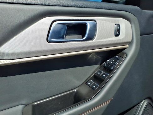 Used 2025 Ford Explorer Active RWD image 7